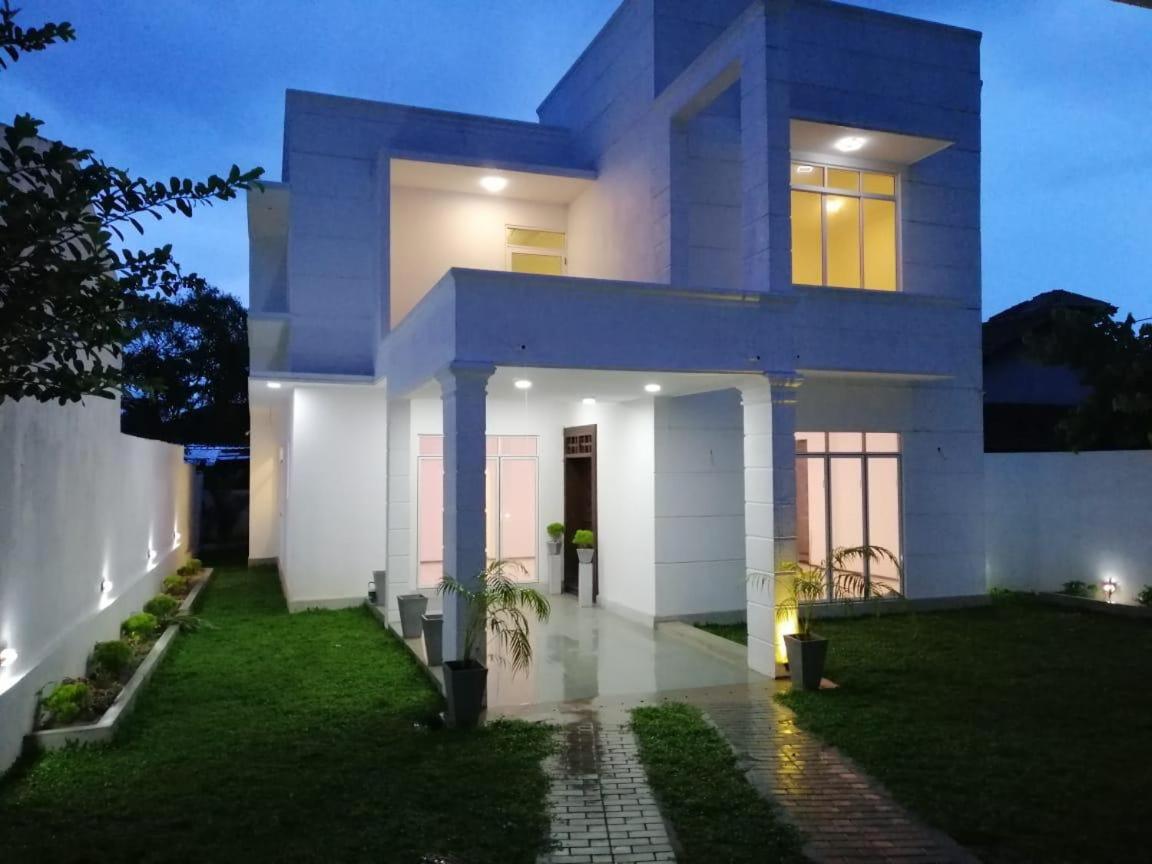 Vidushi Home Minuwangoda Exterior photo