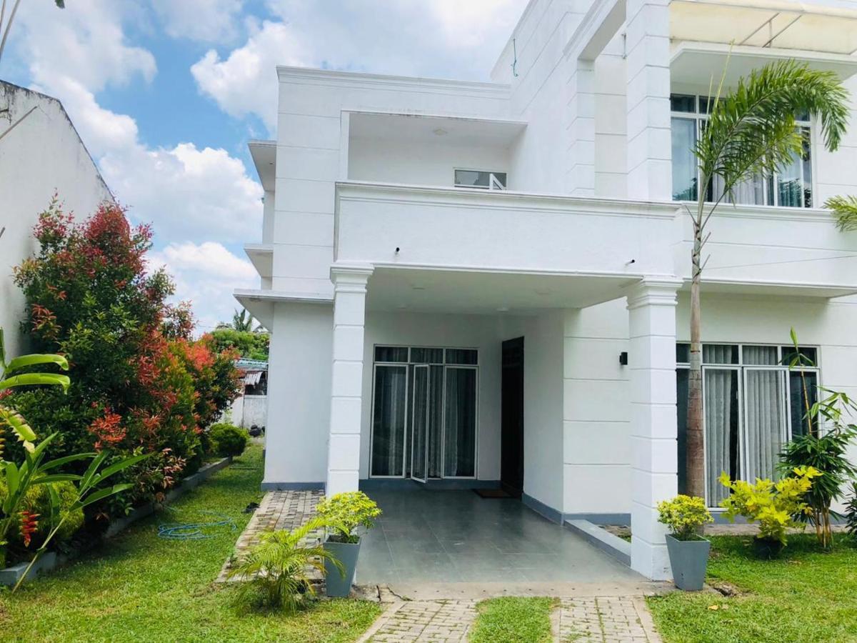 Vidushi Home Minuwangoda Exterior photo